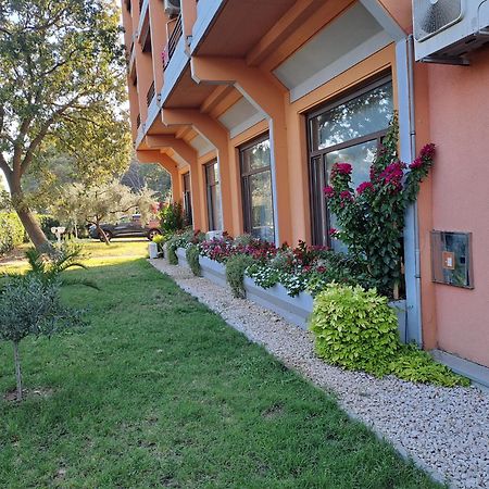 Hotel Albamaris Biograd Na Moru Zewnętrze zdjęcie