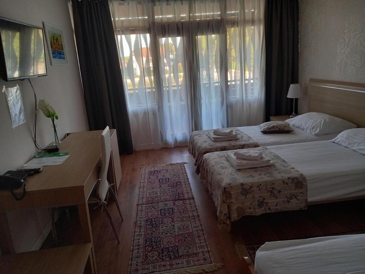 Hotel Albamaris Biograd Na Moru Zewnętrze zdjęcie