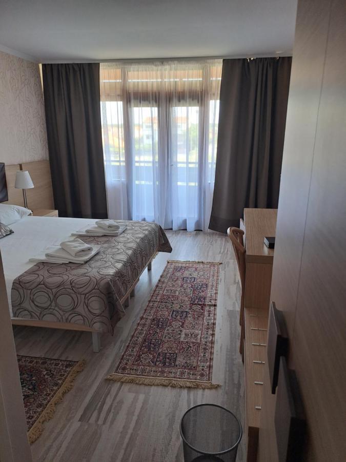 Hotel Albamaris Biograd Na Moru Zewnętrze zdjęcie