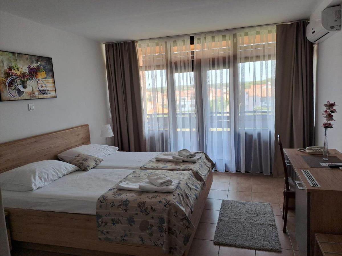 Hotel Albamaris Biograd Na Moru Zewnętrze zdjęcie